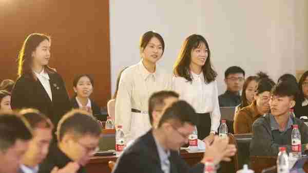 京沪两地大学生组队起诉苹果公司！庭审对垒两小时