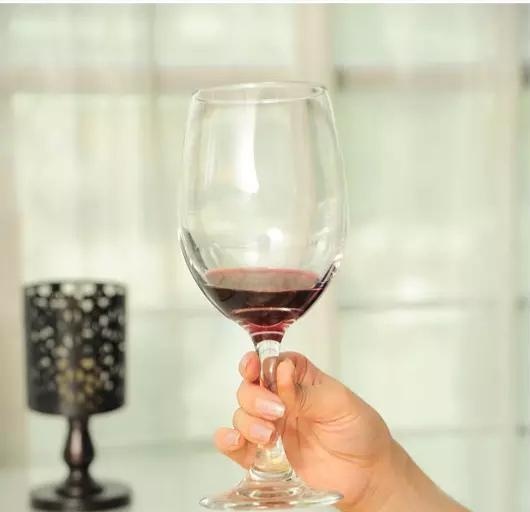 葡萄酒学习笔记             ——葡萄酒酒杯正确拿法