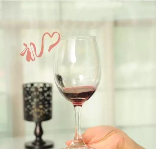 葡萄酒学习笔记             ——葡萄酒酒杯正确拿法