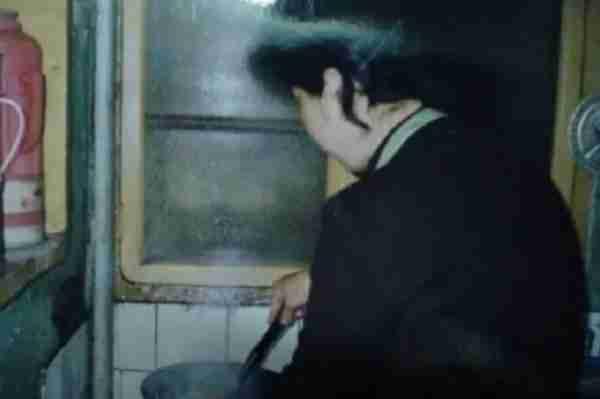 2000年，江苏一女子在车库偶遇收养16岁孤儿，15年后被回报1530万