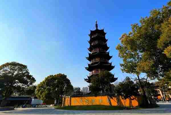 上海香火最旺的寺庙之一，有1700年历史，门票只有静安寺的1/5