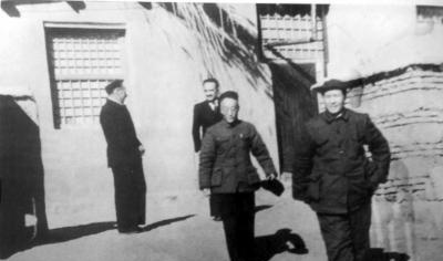 1949年3月毛泽东告别西柏坡进京，中途不让净街、深夜到达香山