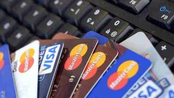 美国正面临一场信用卡债务危机，6成持卡人连续欠债超1年