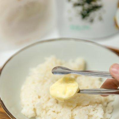 米饭只配一碗饭，我也会选黄油海苔拌饭真的好吃