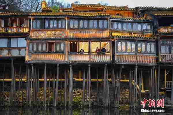湘西凤凰——那座沱江穿过的“中国最美丽的小城”