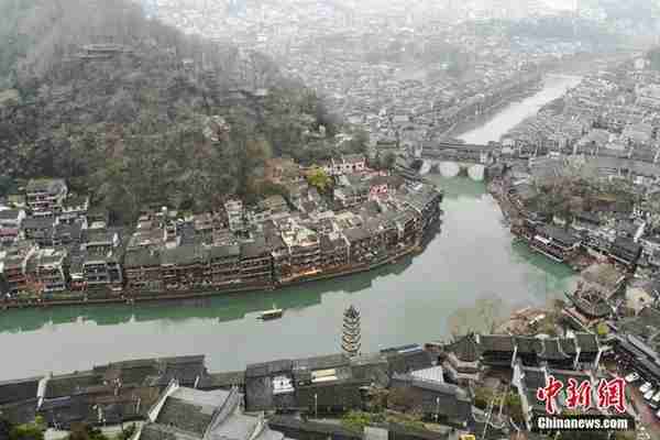 湘西凤凰——那座沱江穿过的“中国最美丽的小城”