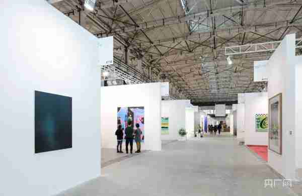 吸引全球150余家艺术机构参展 第四届上海国际艺术品交易周开幕