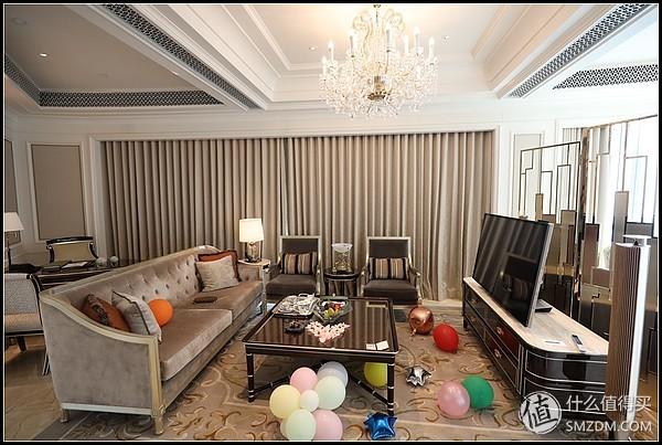 在300万装修的客房里看20万的电视——珠海瑞吉酒店，您可满意？