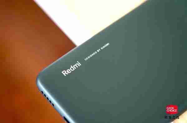 红米 Remi 7A 图赏：549 元的 4000 毫安时大电池手机