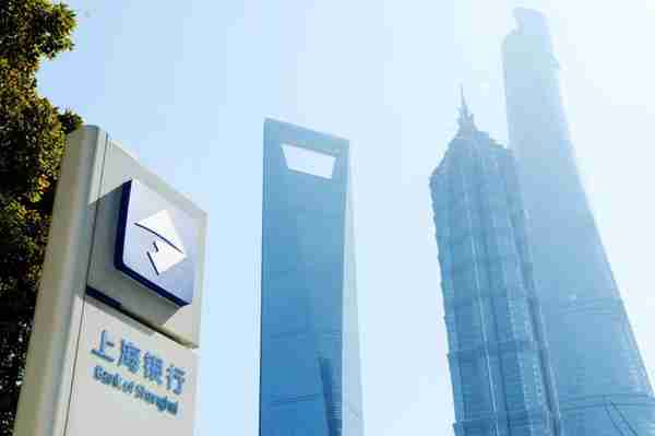 闪电开证，智能汇款：上海银行推出进博服务“大礼包”，跨境金融亮点几何？| 愉见财经