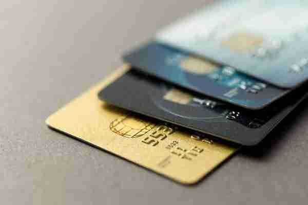 信用卡借给别人使用，导致逾期能投诉吗？