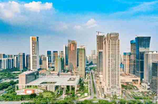 中国3个“特大城市”：佛山、长沙、青岛，谁的实力比较突出？
