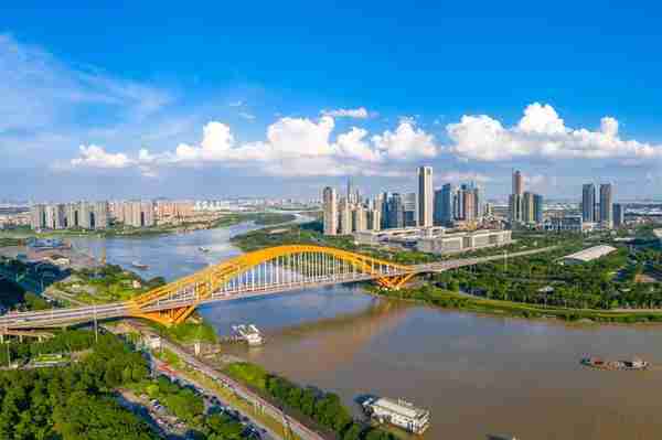 中国3个“特大城市”：佛山、长沙、青岛，谁的实力比较突出？