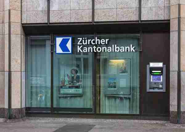 瑞士银行撕下中立伪善面具：冻结俄罗斯价值80亿美元的资产！