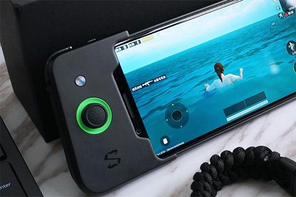 黑鲨还是红魔？两款游戏手机新品对比：一个设计决定该买谁